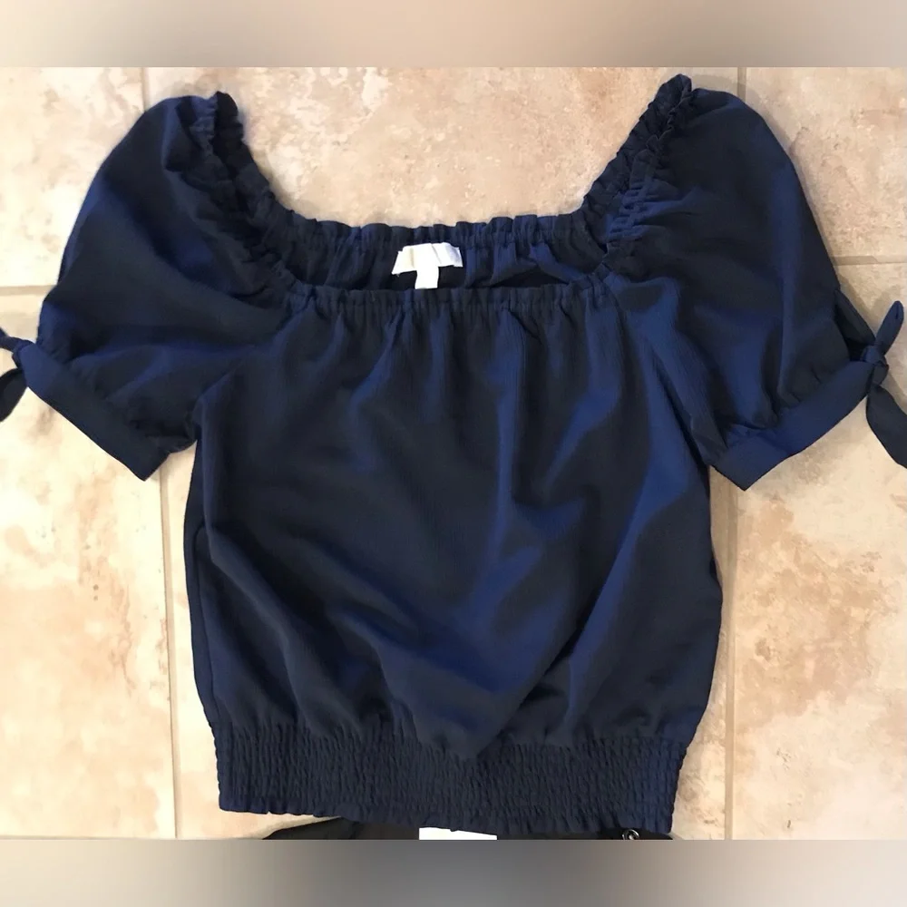 *Michael Kors* Neutral Tops Bundle of 3: Blue (M) & X2 Black (L) - Picture 6 of 16